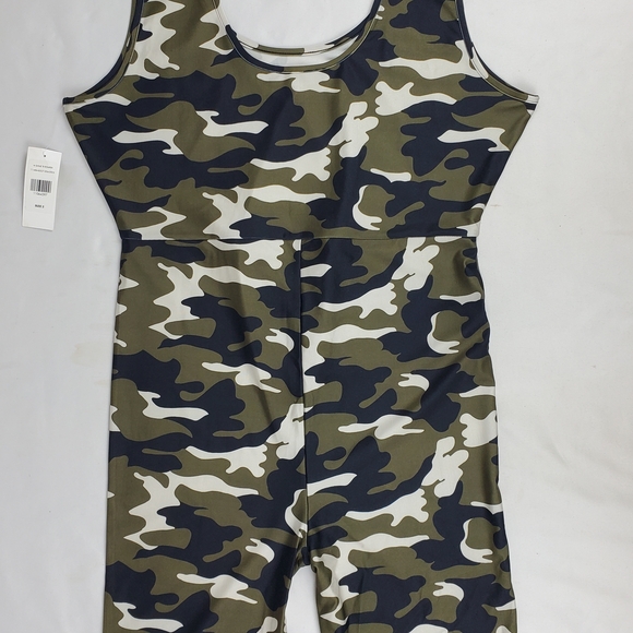 Women's Fashion To Figure Brand Camouflage Romper JumpSize 2 or 18/20 NEW!! - Picture 1 of 5